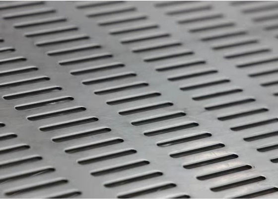 La lamiera sottile perforata di alluminio scanalata del foro riveste lo spessore di pannelli di 0.5-8mm