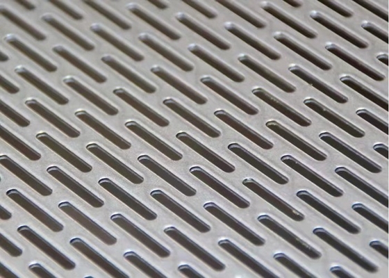 La lamiera sottile perforata di alluminio scanalata del foro riveste lo spessore di pannelli di 0.5-8mm