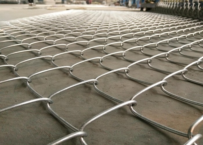 Recinto galvanizzato immerso caldo Mesh del collegamento a catena 2.0-4.8mm per il campo di sport
